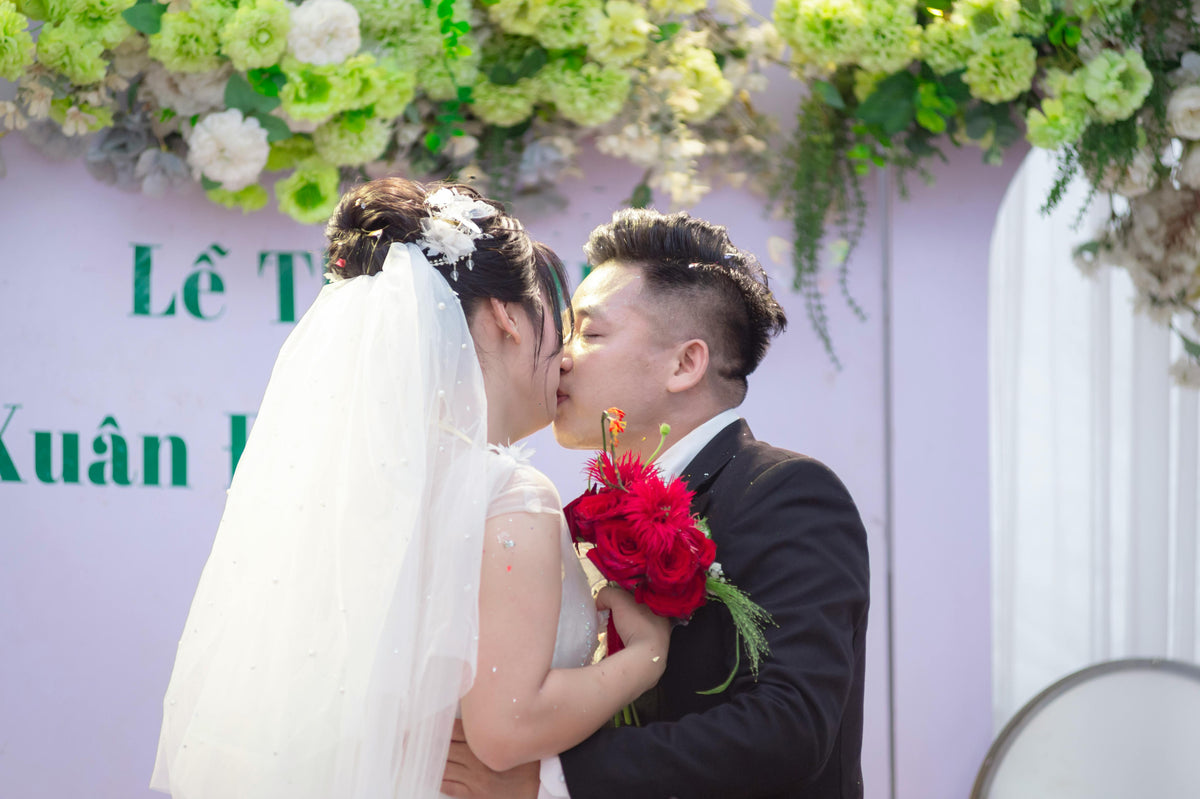 Spring Rooftop Wedding — Soft Neutrals & Greenery